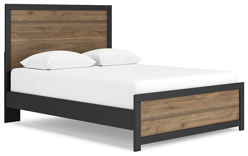 Vertani  Panel Bed With Mirrored Dresser And 2 Nightstands