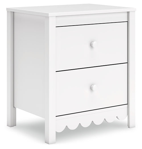 Hallityn  Panel Headboard With Dresser And Nightstand