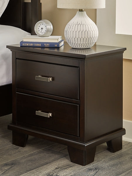 Covetown  Panel Bed With Nightstand