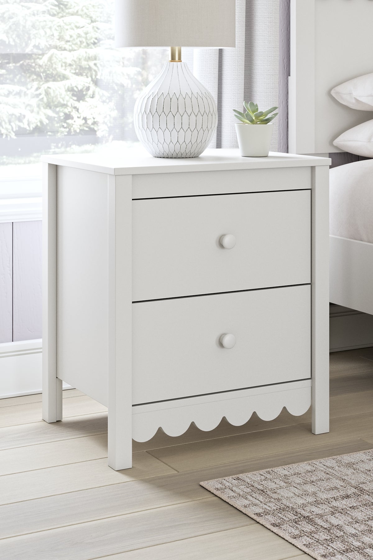 Hallityn  Panel Headboard With Dresser And Nightstand