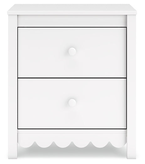 Hallityn  Panel Headboard With Dresser And Nightstand