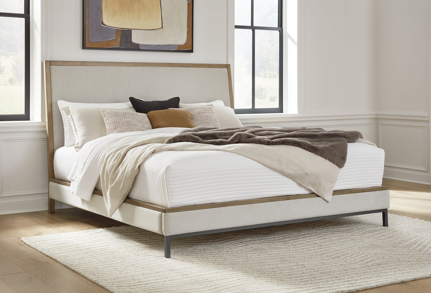 Tomtyn California  Upholstered Bed