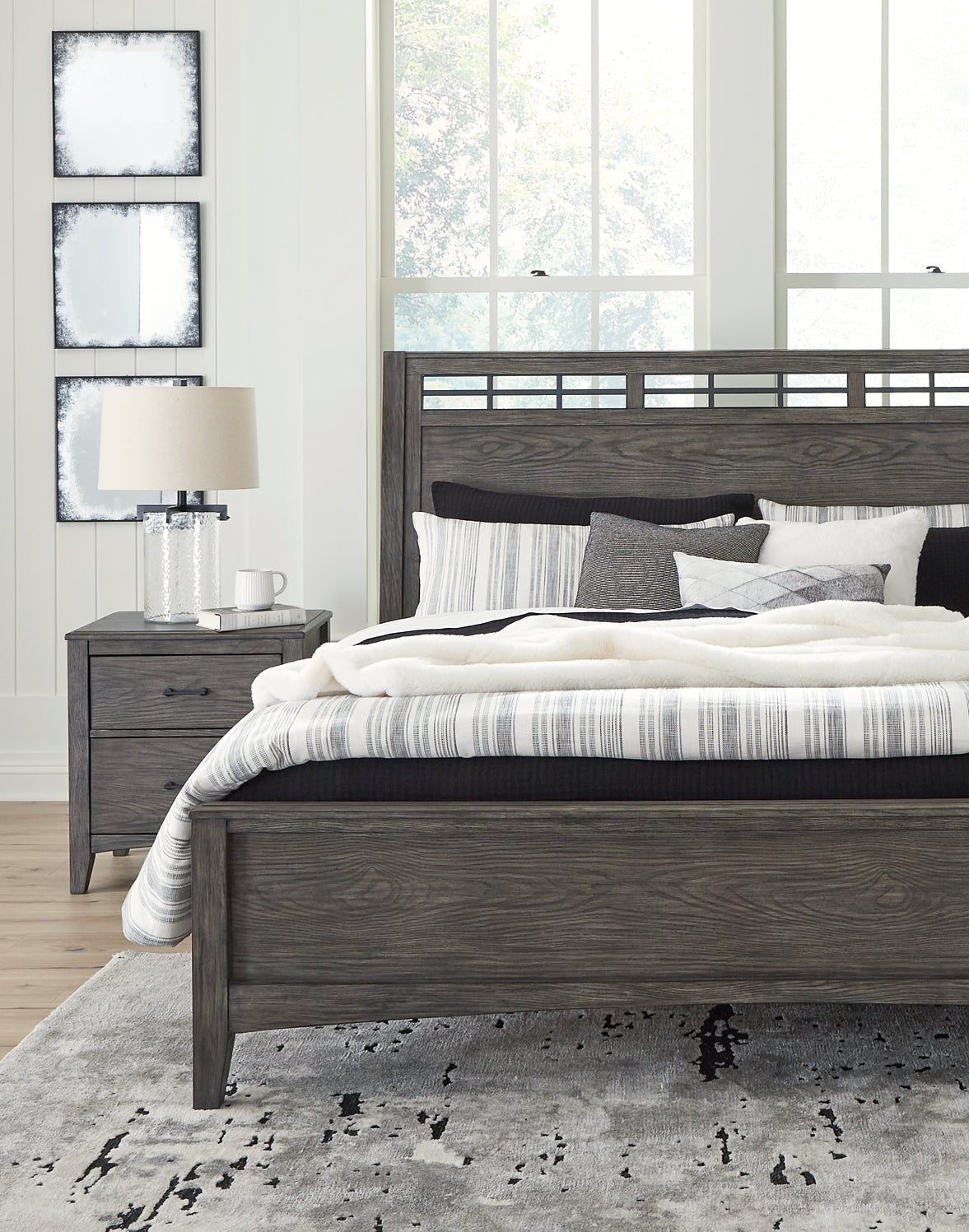 Montillan  Panel Bed With Mirrored Dresser, Chest And 2 Nightstands