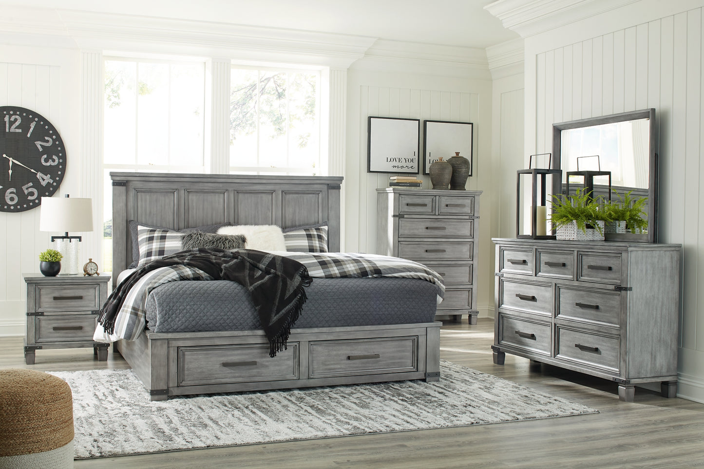 Russelyn  Storage Bed With Mirrored Dresser, Chest And 2 Nightstands